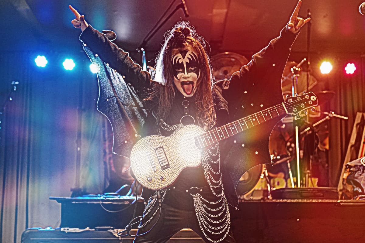 Xena Morgana bei Djerjinski Custom Guitars Guitar Summit 2023