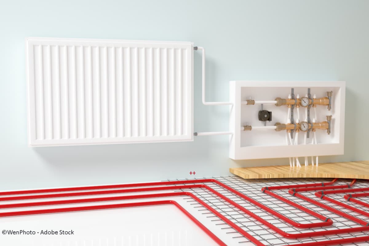 Wie kombiniert man Fußbodenheizung und Heizkörper?
