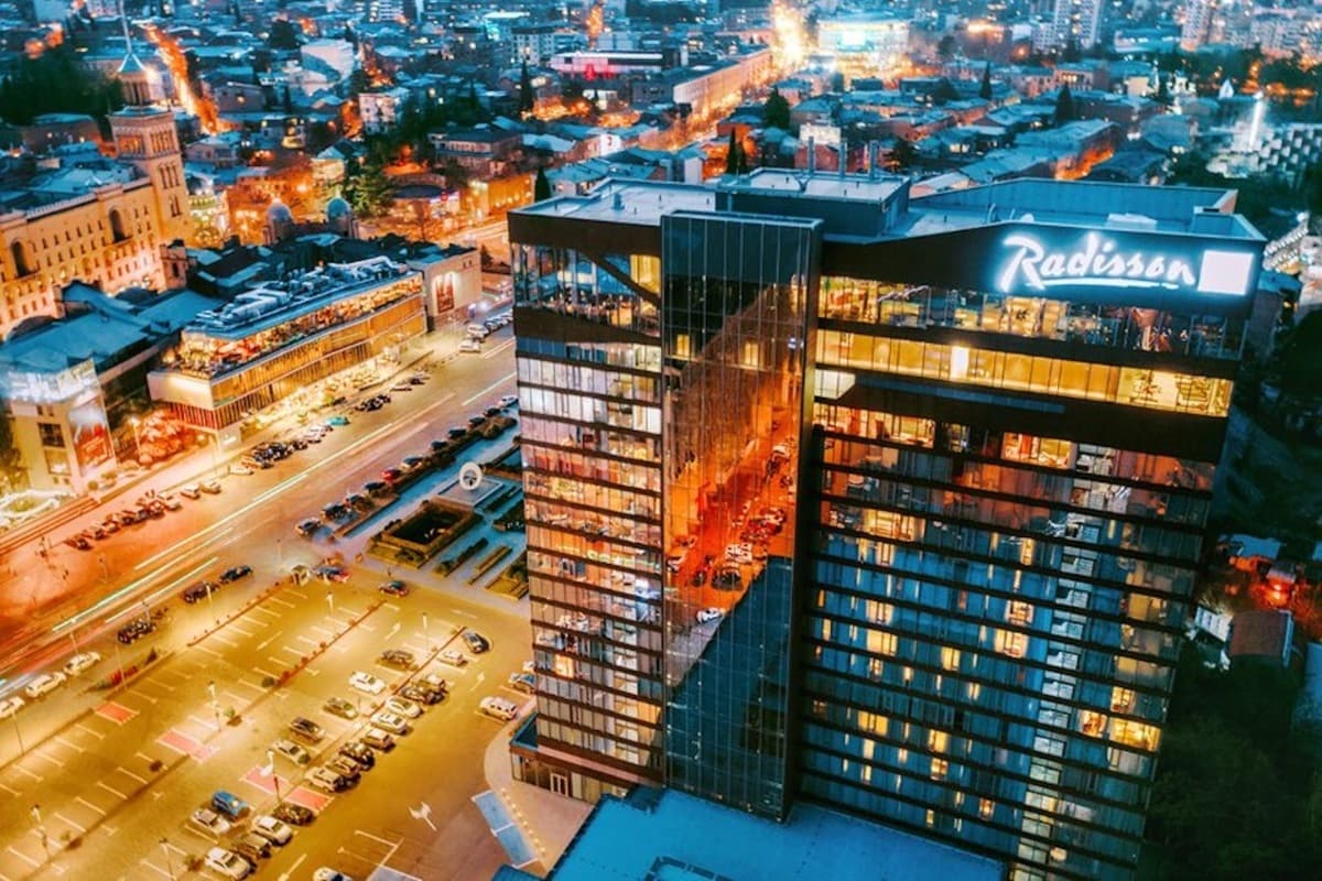 TIFLIS IST DAS GEORGISCHE ZENTRUM VON KUNST &amp; KULTUR. MIT 8000