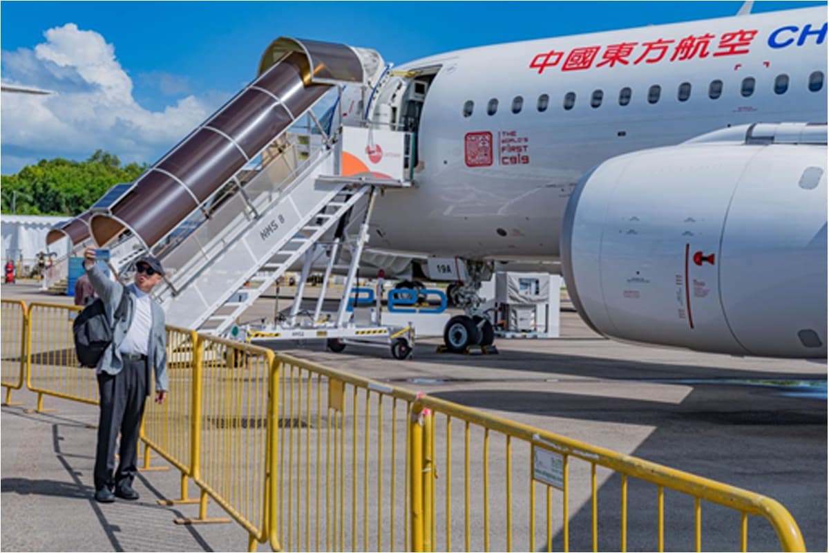 Das erste C919 von CEA ist nach seinem ersten Auslandsdebüt