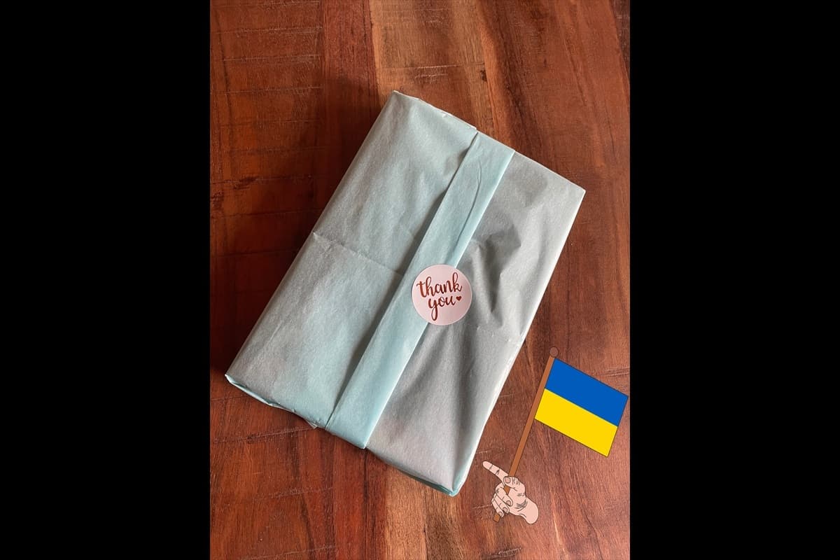 Zwei Überraschungsbücher für einen guten Zweck